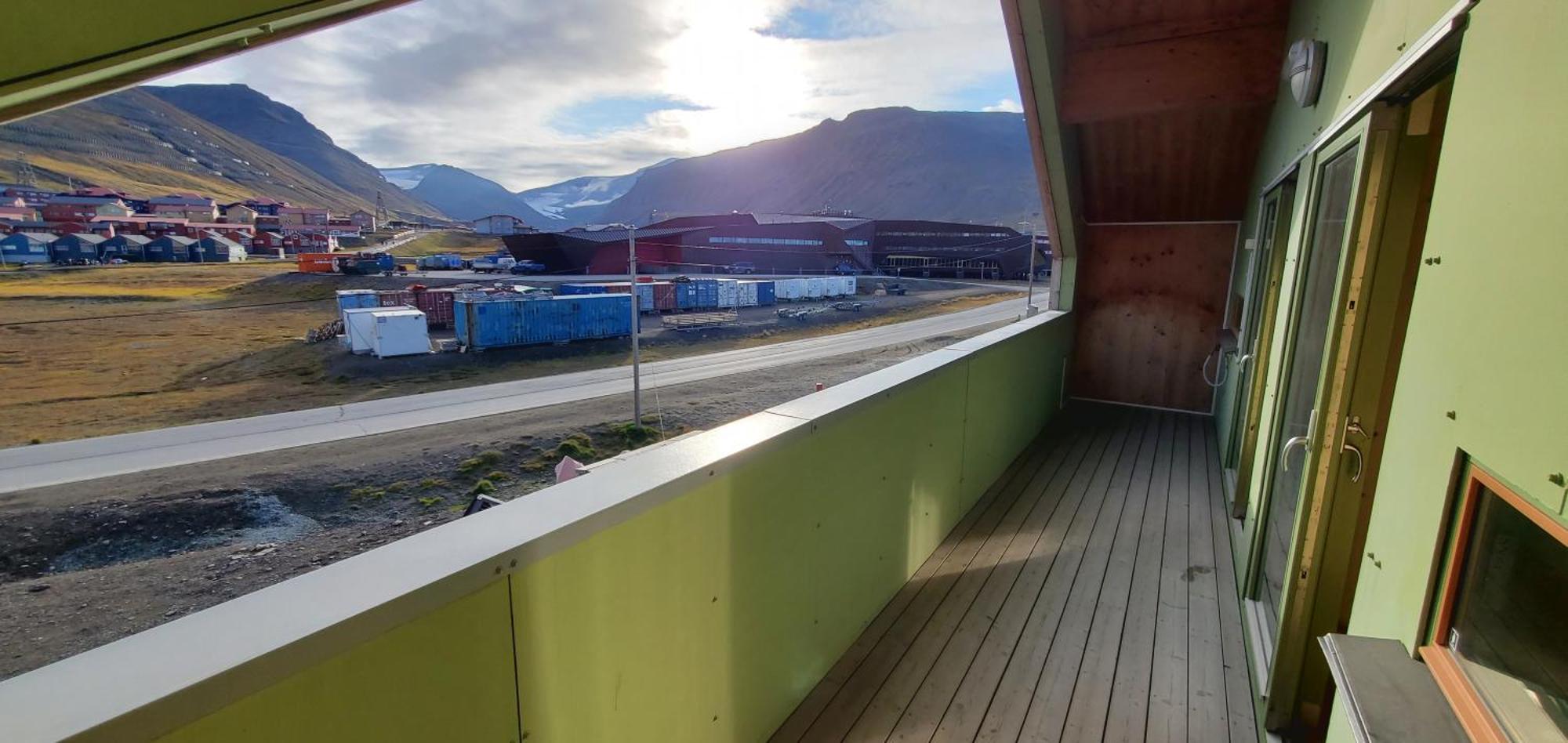 Russkiy Dom Longyearbyen Ngoại thất bức ảnh