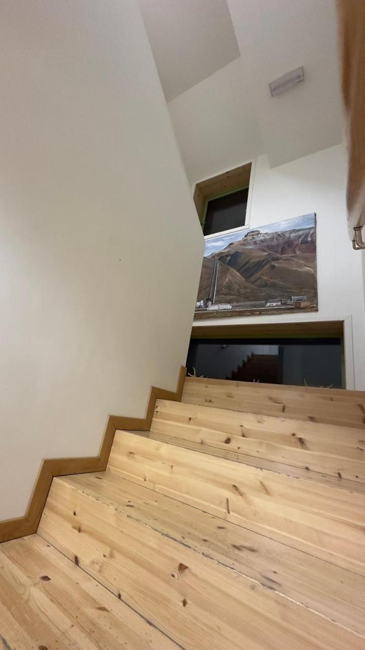 Russkiy Dom Longyearbyen Ngoại thất bức ảnh